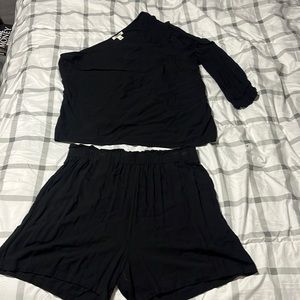Good Threads shorts set. Black size L for shirt and shorts